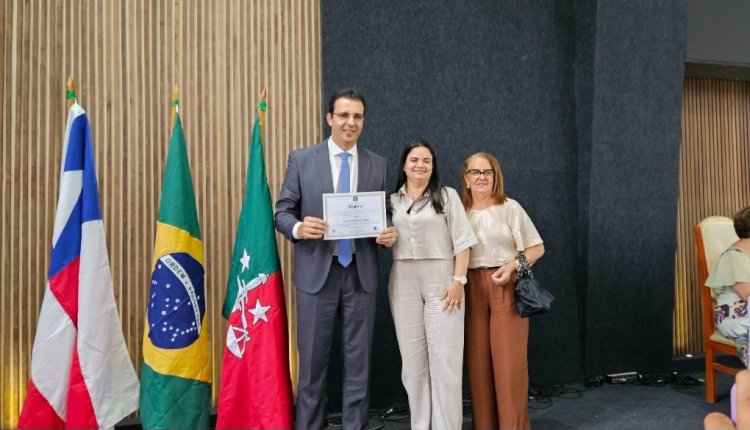 Prefeito reeleito de Itamari, Dr. Tom, é diplomado em cerimônia marcada por emoção e compromisso